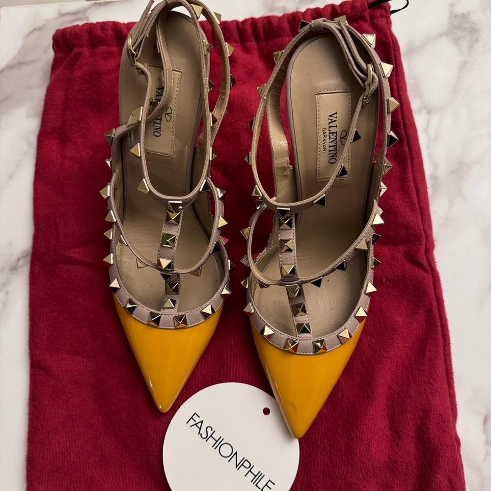 VALENTINO GARAVANI Patent Nappa Rockstud Ankle Strap Pumps 37